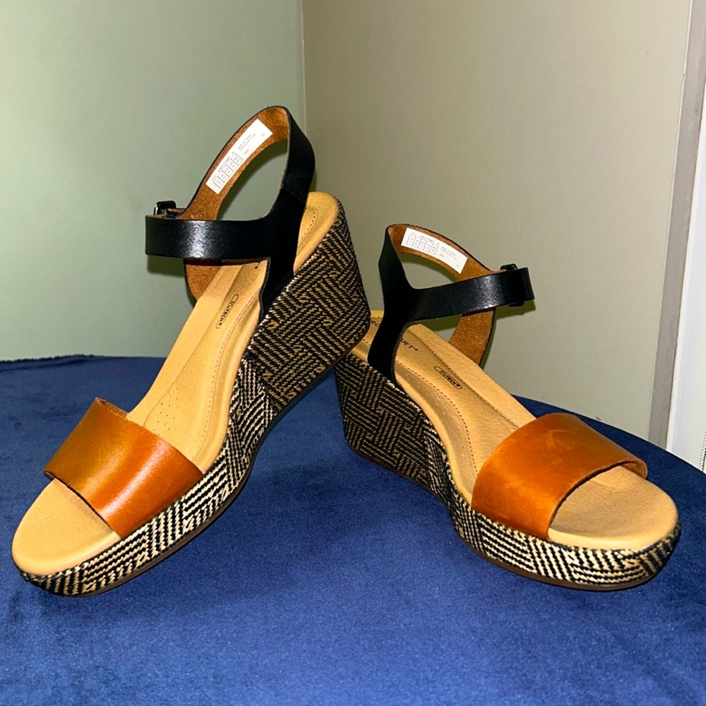 Rockport Open Toe 3 Inch Wedges - Size 9 - Buckle Closure - Tan and Black